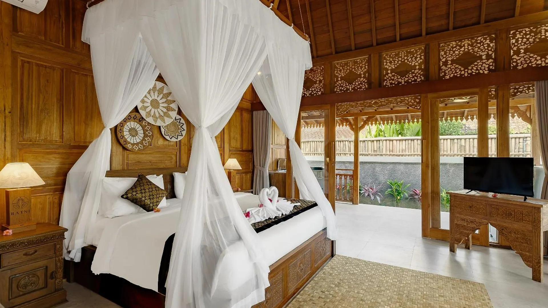 Ratni Ubud Villa Indonesia