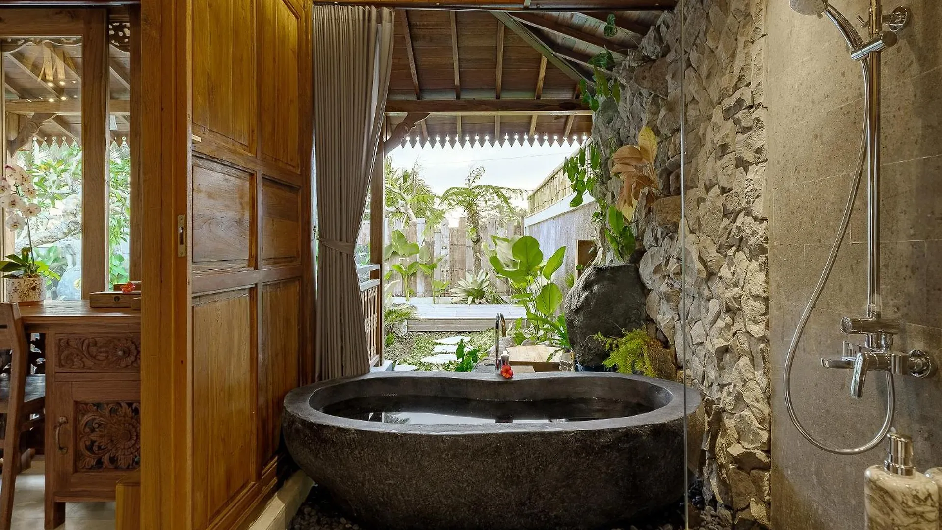 Ratni Ubud Villa