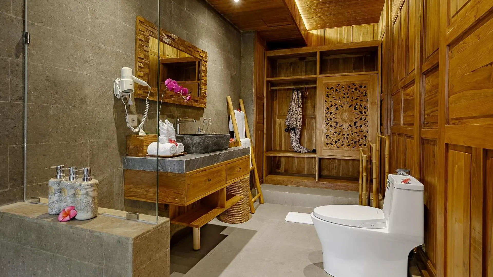 Ratni Ubud Villa